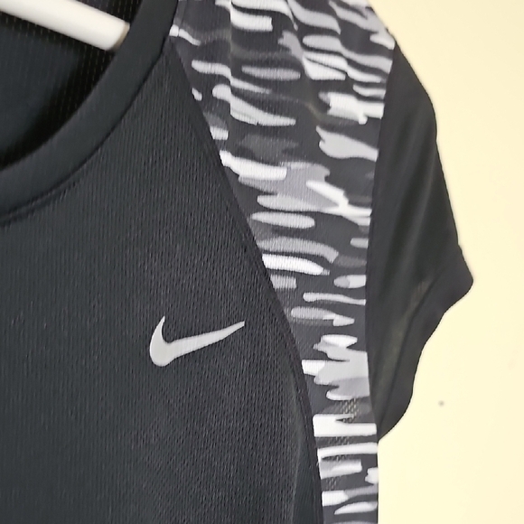 Nike Women's Black and White Patterned Tee - Picture 3 of 6